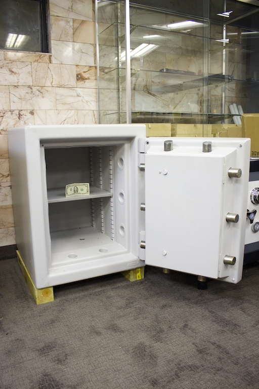 Used Chubb Bankers Treasury 2215 TRTL30X6 Equivalent High Security Safe